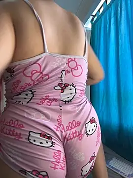 Snapshot of Ivelleee_ chatting on September 13, 6:52 pm Ivelleee online show from September 13, 6:52 pm