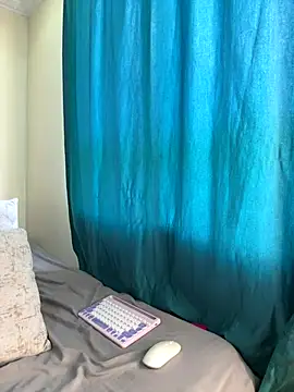 Snapshot of Ivelleee_ chatting on October 28, 10:20 pm Ivelleee online show from October 28, 10:20 pm