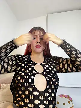 Snapshot of Ivelleee_ chatting on June 26, 11:32 pm Ivelleee online show from June 26, 11:32 pm