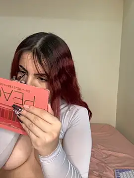 Snapshot of Ivelleee_ chatting on November 16, 7:57 am Ivelleee online show from November 16, 7:57 am