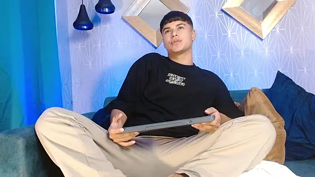 MathewAdams online show from March 18, 7:33 pm