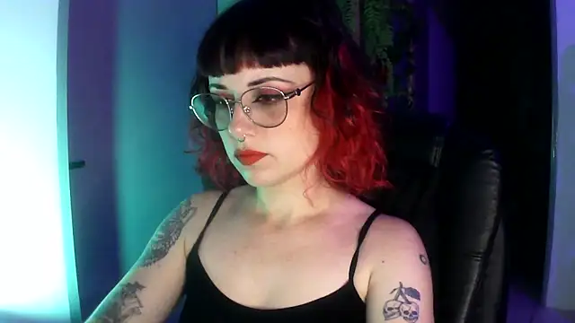 Snapshot of Acid_Girl_Ofc chatting on November 13, 3:43 am Acid Girl Ofc online show from November 13, 3:43 am