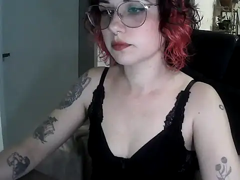 Snapshot of Acid_Girl_Ofc chatting on October 15, 3:16 am Acid Girl Ofc online show from October 15, 3:16 am
