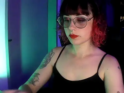 Snapshot of Acid_Girl_Ofc chatting on November 5, 3:31 am Acid Girl Ofc online show from November 5, 3:31 am