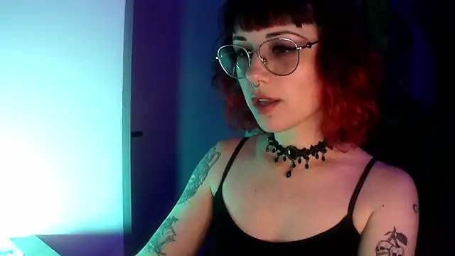 Snapshot of Acid_Girl_Ofc chatting on November 28, 4:34 am Acid Girl Ofc online show from November 28, 4:34 am