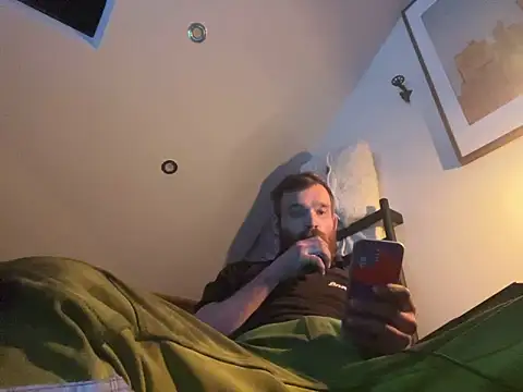 Snapshot of LKC94 chatting on March 18, 1:13 am LKC94 online show from March 18, 1:13 am