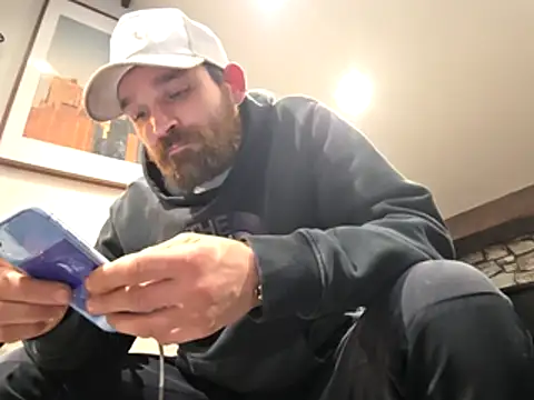 Snapshot of LKC94 chatting on November 4, 1:53 am LKC94 online show from November 4, 1:53 am