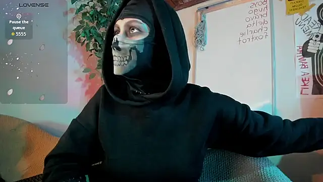 Snapshot of cos_operator chatting on October 28, 7:57 pm cos operator online show from October 28, 7:57 pm