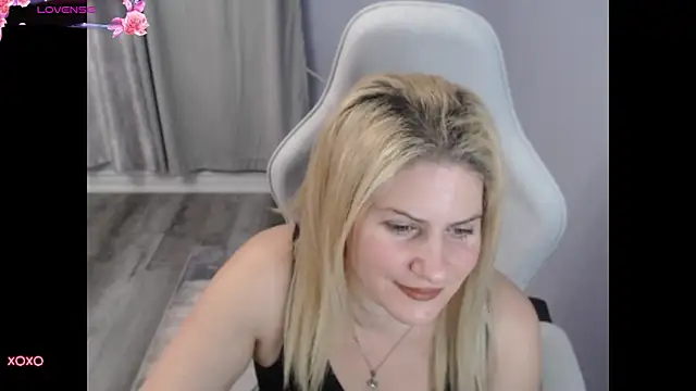 Snapshot of BellaStar84 chatting on October 15, 11:07 am BellaStar84 online show from October 15, 11:07 am