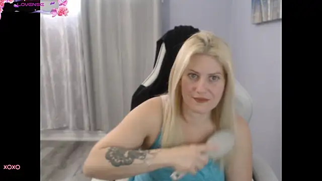 Snapshot of BellaStar84 chatting on September 18, 12:30 pm BellaStar84 online show from September 18, 12:30 pm