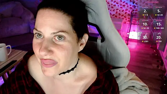 Snapshot of BellaStar84 chatting on June 18, 5:39 am BellaStar84 online show from June 18, 5:39 am