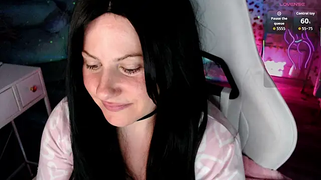Snapshot of BellaStar84 chatting on July 9, 7:31 am BellaStar84 online show from July 9, 7:31 am