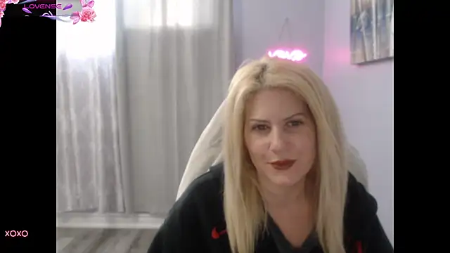 Snapshot of BellaStar84 chatting on September 15, 12:27 pm BellaStar84 online show from September 15, 12:27 pm