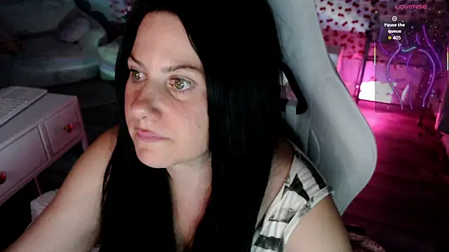 Snapshot of BellaStar84 chatting on July 16, 8:33 am BellaStar84 online show from July 16, 8:33 am