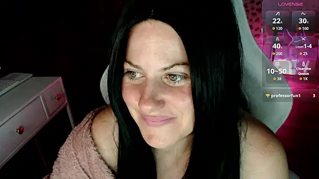 Snapshot of BellaStar84 chatting on June 30, 6:02 am BellaStar84 online show from June 30, 6:02 am