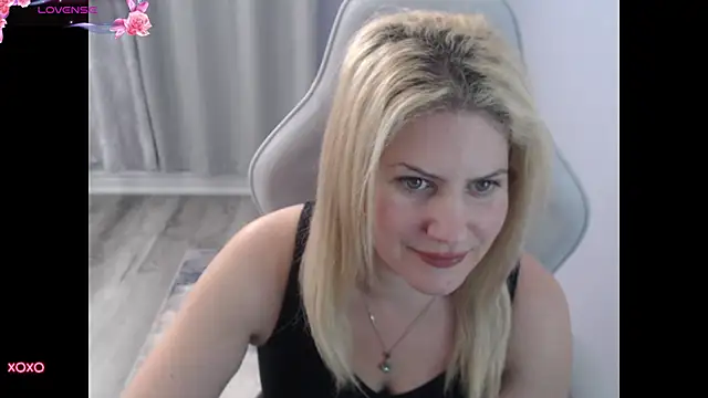 Snapshot of BellaStar84 chatting on October 9, 12:38 pm BellaStar84 online show from October 9, 12:38 pm