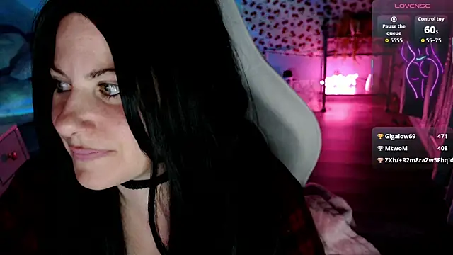 Snapshot of BellaStar84 chatting on July 1, 5:52 am BellaStar84 online show from July 1, 5:52 am