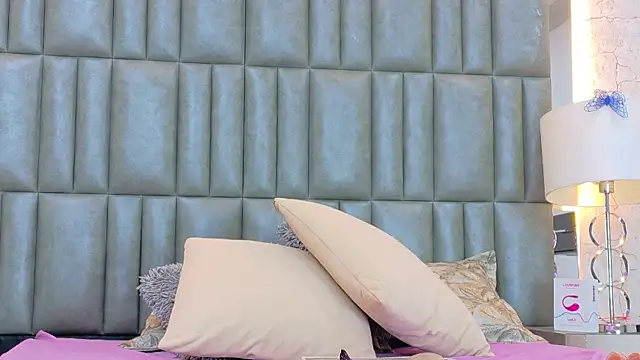 CamilaJohnston online show from May 19, 1:21 am