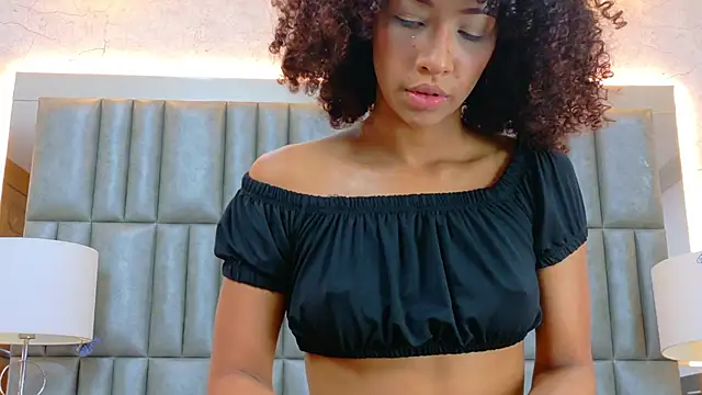 CamilaJohnston online show from May 14, 10:07 pm