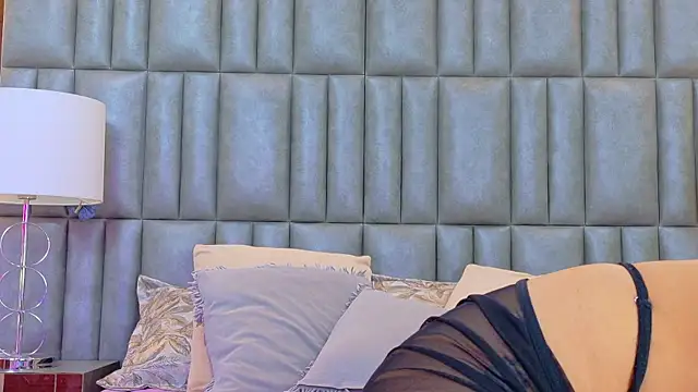 CamilaJohnston online show from May 21, 8:50 pm
