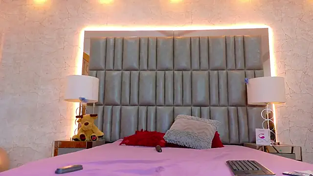 CamilaJohnston online show from January 10, 8:59 pm