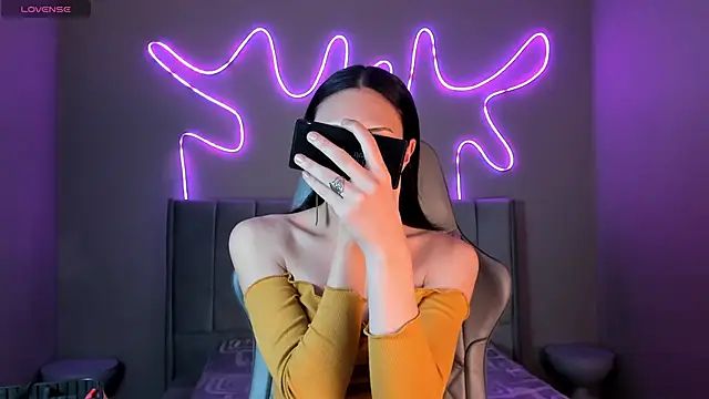 madison  rey online show from December 3, 1:21 pm