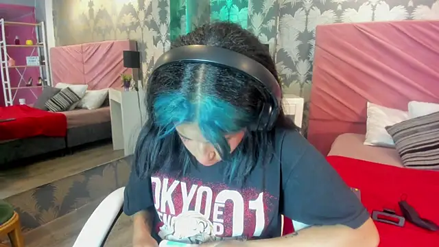 Karin Ks online show from October 28, 7:13 pm