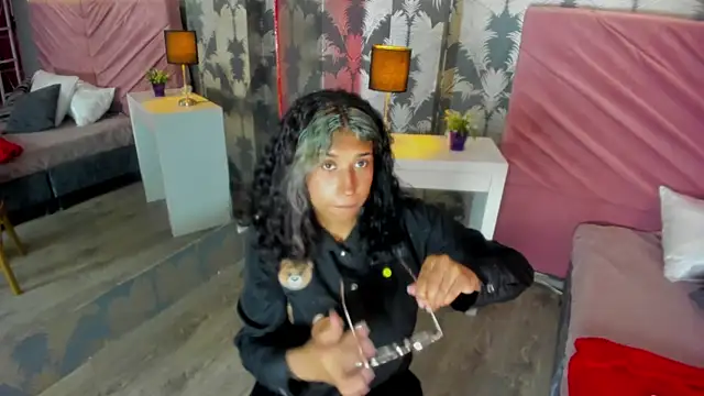 Karin Ks online show from November 28, 9:04 pm