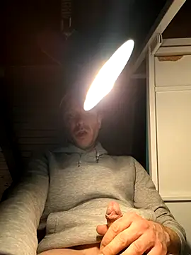 Snapshot of svenpfeifer chatting on March 22, 8:40 am svenpfeifer online show from March 22, 8:40 am