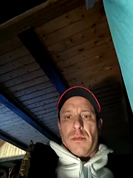 Snapshot of svenpfeifer chatting on March 19, 10:33 am svenpfeifer online show from March 19, 10:33 am