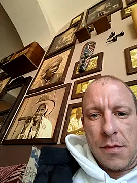 Snapshot of svenpfeifer chatting on March 19, 7:29 am svenpfeifer online show from March 19, 7:29 am