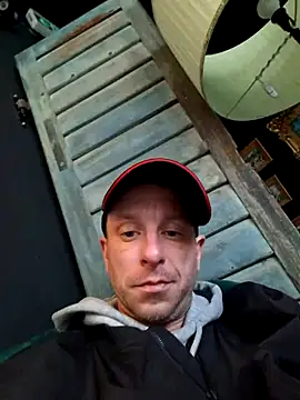 Snapshot of svenpfeifer chatting on March 12, 9:44 am svenpfeifer online show from March 12, 9:44 am