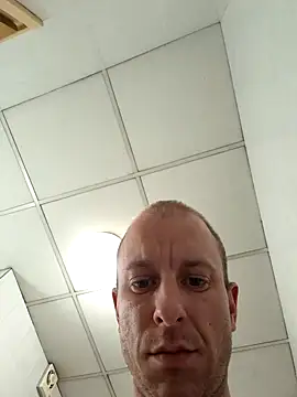 Snapshot of svenpfeifer chatting on March 19, 1:40 pm svenpfeifer online show from March 19, 1:40 pm