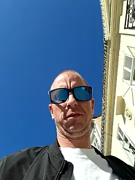 Snapshot of svenpfeifer chatting on March 20, 8:53 am svenpfeifer online show from March 20, 8:53 am