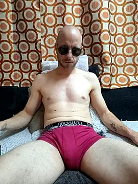 Snapshot of svenpfeifer chatting on October 22, 2:27 pm svenpfeifer online show from October 22, 2:27 pm