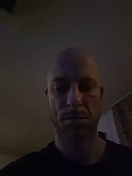 Snapshot of svenpfeifer chatting on December 16, 1:10 am svenpfeifer online show from December 16, 1:10 am