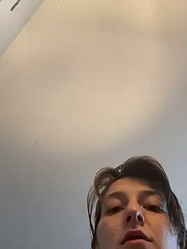 Snapshot of 2brokegirlz chatting on March 15, 9:38 pm 2brokegirlz online show from March 15, 9:38 pm