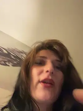 Snapshot of 2brokegirlz chatting on March 11, 5:57 am 2brokegirlz online show from March 11, 5:57 am