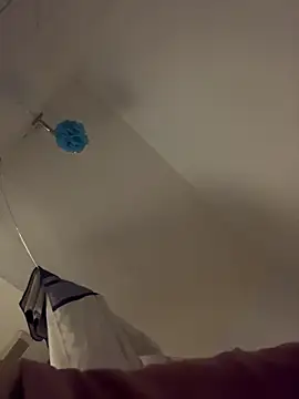 Snapshot of 2brokegirlz chatting on March 14, 7:04 am 2brokegirlz online show from March 14, 7:04 am