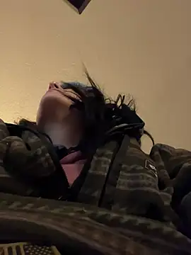 Snapshot of 2brokegirlz chatting on March 14, 12:18 pm 2brokegirlz online show from March 14, 12:18 pm