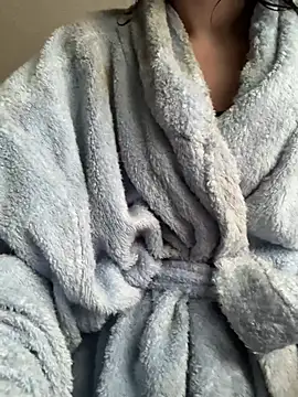 Snapshot of 2brokegirlz chatting on March 12, 4:02 pm 2brokegirlz online show from March 12, 4:02 pm