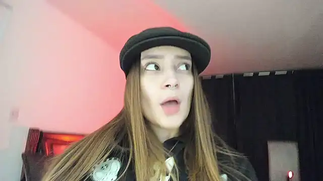 Snapshot of Hat_girl chatting on November 20, 5:41 am Hat girl online show from November 20, 5:41 am