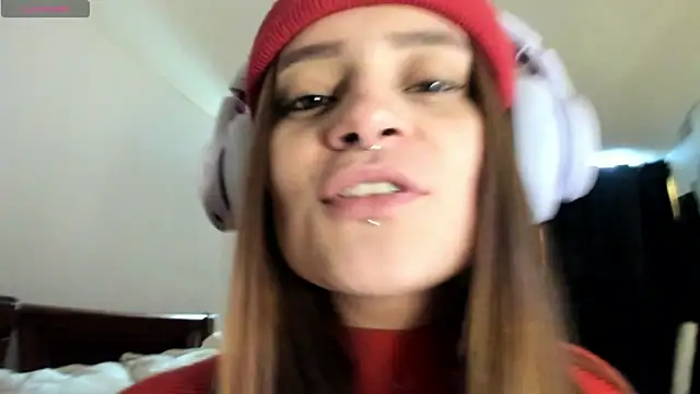 Hat girl online show from May 22, 9:35 pm