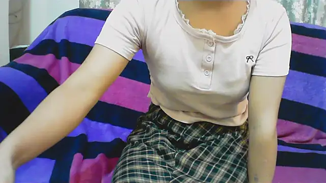 LAYLA 600 online show from November 12, 12:20 pm