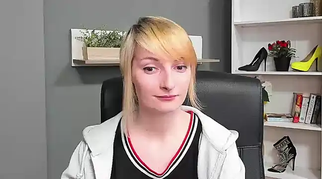 hottieBlair online show from March 17, 1:50 pm