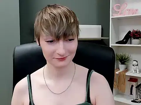 hottieBlair online show from October 16, 6:10 am