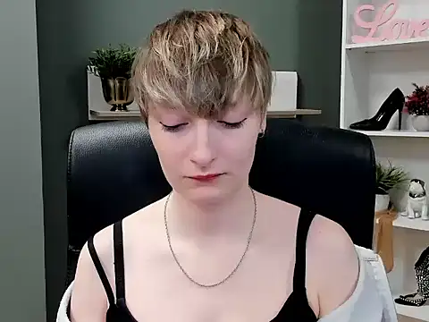 hottieBlair online show from September 26, 6:20 am