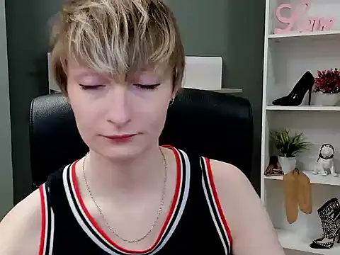 hottieBlair online show from September 23, 6:20 am