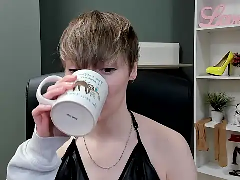 hottieBlair online show from October 17, 6:50 am