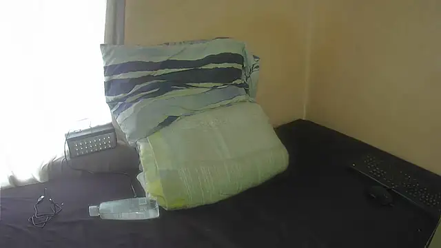 Snapshot of XhosaBoobs4U chatting on November 7, 6:40 am XhosaBoobs4U online show from November 7, 6:40 am